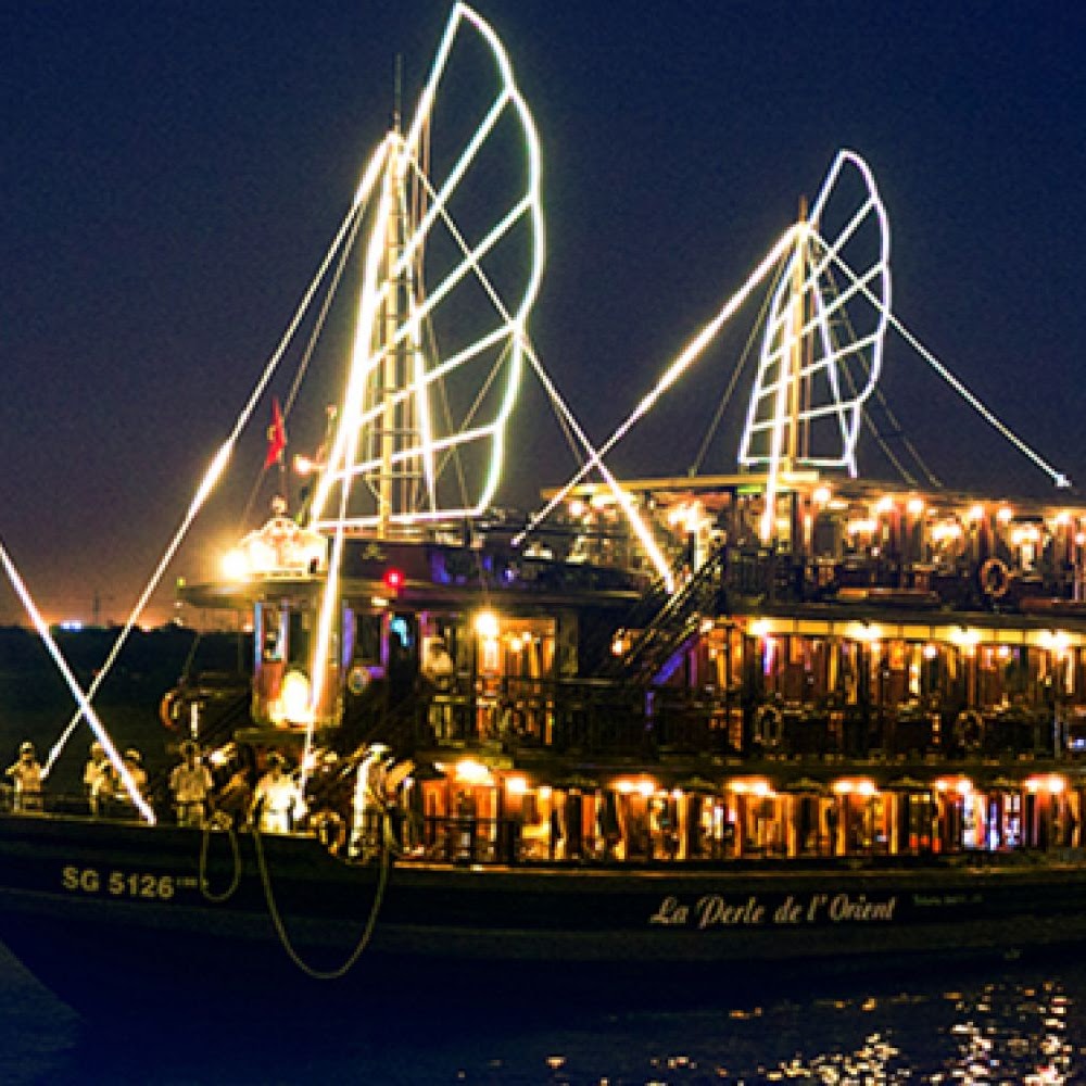 Water puppet show and dinner on the boat in Saigon